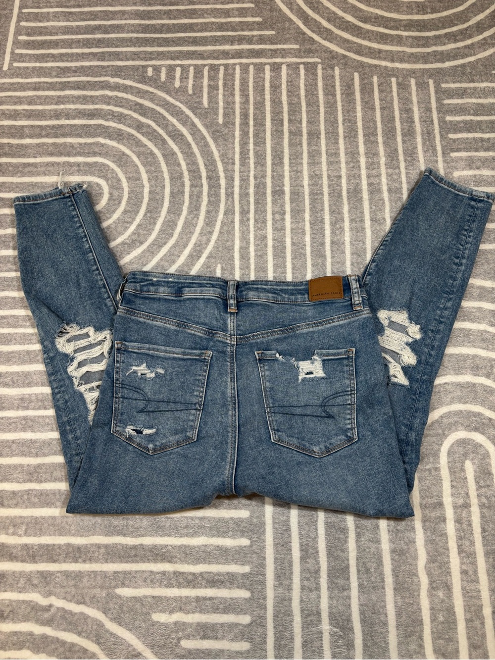 American Eagle Jeans, Highest Rise Jegging, Ripped Thrashed, Sz 10 X-Short 29x24 - Picture 3 of 12